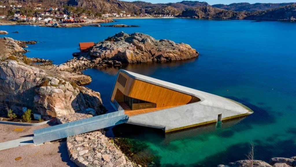 pershij-pidvodnij-restoran-under-v-evropi