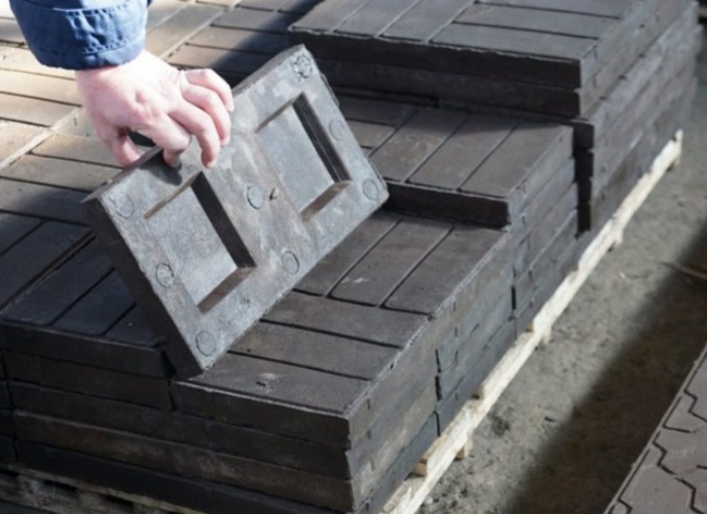 plitka-z-plastikovogo-smittja