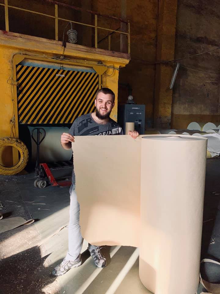 В Україні випустили першу партію паперу з опалого листя