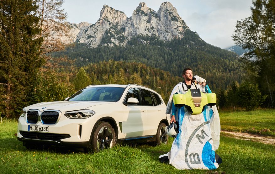 Інженери BMW створили перший в світі електричний костюм-крило