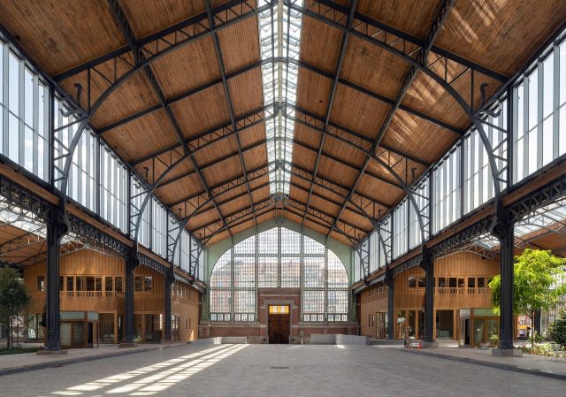 Еко-ТРЦ з дерев’яними панелями та сонячними батареями: у Брюсселі відбулася реконструкція старовинного морського вокзалу