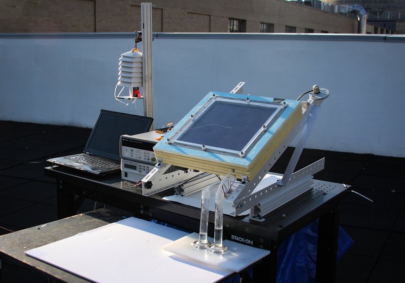 Вченим вдалося підвищити ефективність приладу на сонячній енергії для отримання питної води з повітря