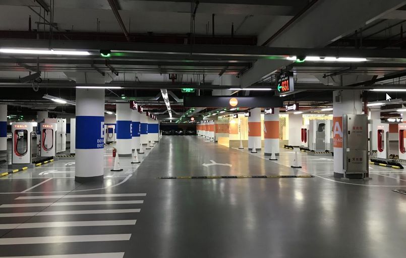 У Китаї Tesla запустила найбільшу в світі станцію зарядки електромобілів 