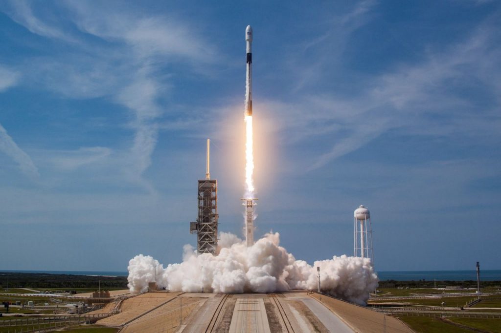 SpaceX успішно провела запуск ракети-носія Falcon 9 з рекордним числом супутників