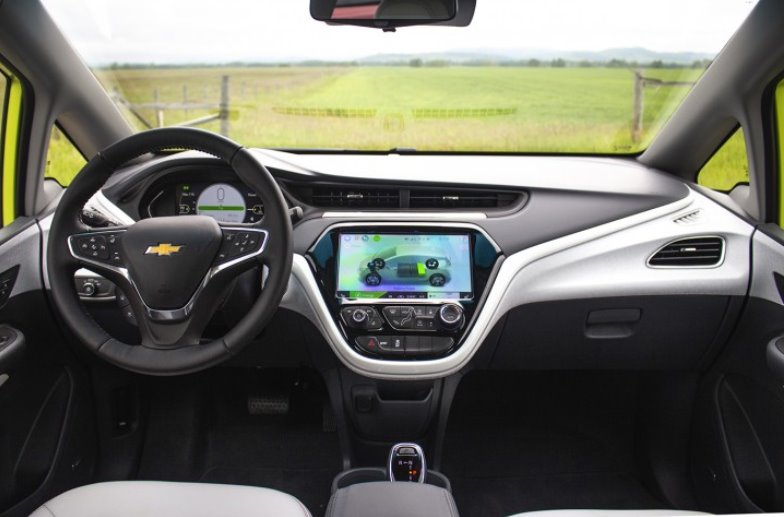 Chevrolet у лютому представить два електромобілі: оновлений Bolt EV та кросовер Bolt EUV 