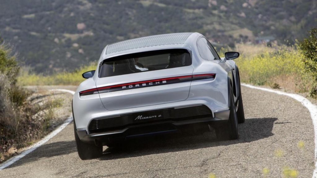 Porsche готується представити Taycan Cross Turismo в 2021 році