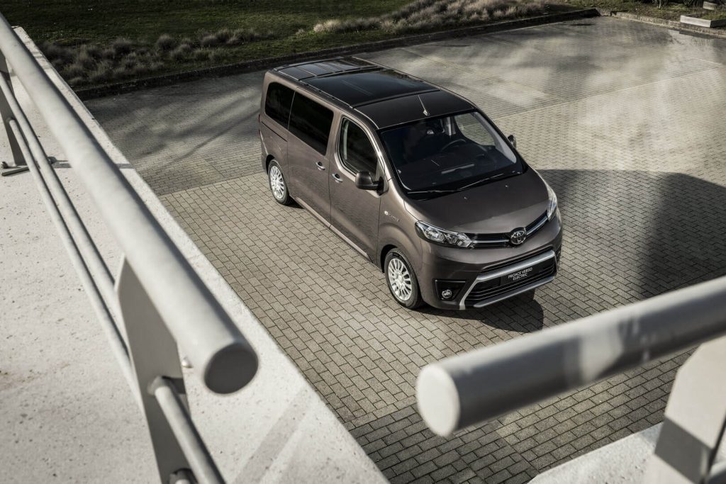 Мінівен Toyota PROACE Verso отримав електричну версію з запасом ходу до 330 км 