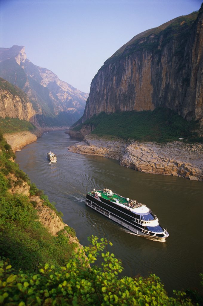 У Китаї триває будівництво найбільшого у світі судна Yangtze River Gorges No. 1 на електротязі