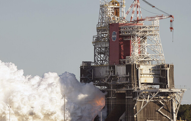 Фахівці NASA та Boeing з третьої спроби провели вогневі випробування центрального блоку надважкої ракети-носія SLS 