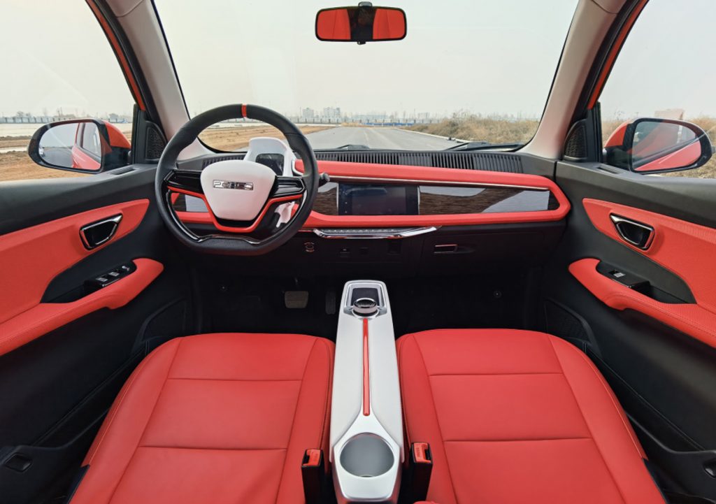 Китайці представили дешевий та стильний електромобіль 