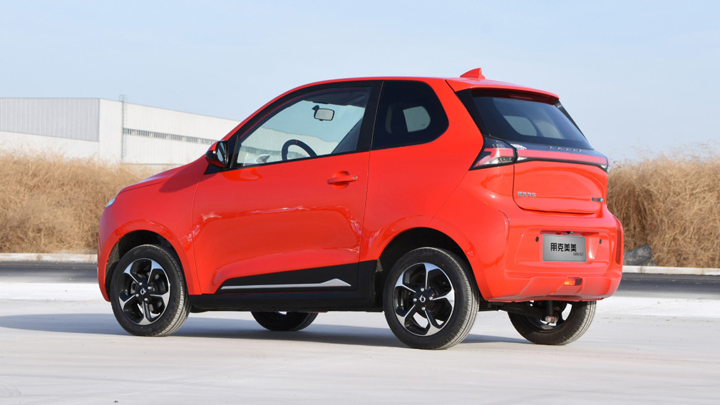 Китайці представили дешевий та стильний електромобіль