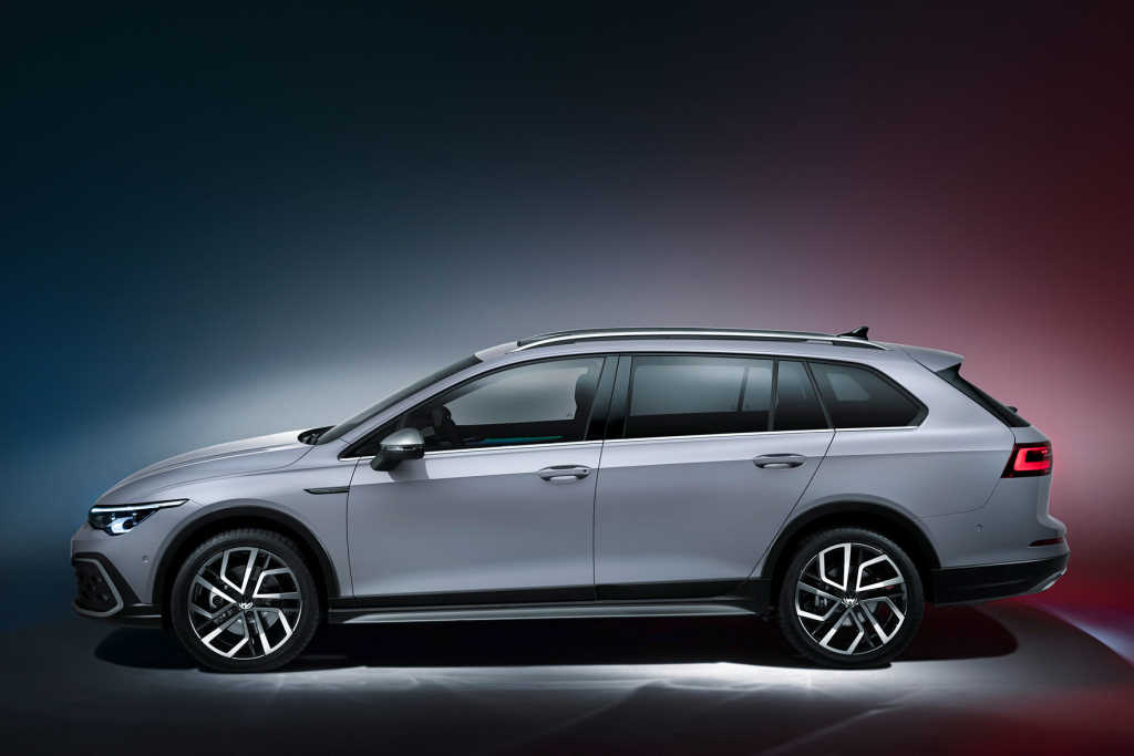 Volkswagen Golf 2021 за вартістю $ 24 190