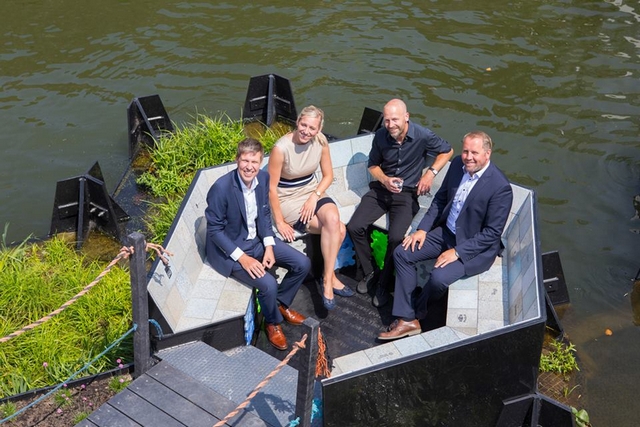 У Роттердамі створили парк на воді з переробленого сміття 