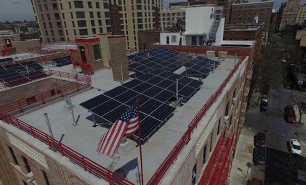Zara Realty втілює у життя свій амбіційний проект – встановлення сонячних панелей на кожній своїй будівлі у Квінзі, штат Нью-Йорк 