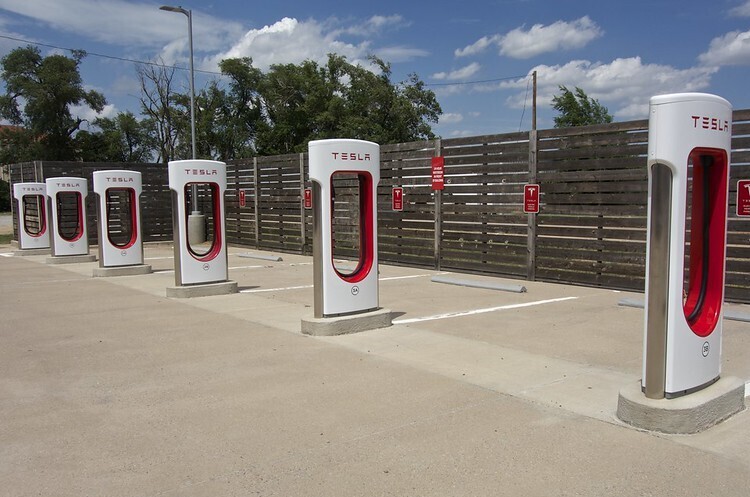 Fastned об'єдналась з Tesla та побудує зарядні станції для електромобілів у британському Оксфорді 
