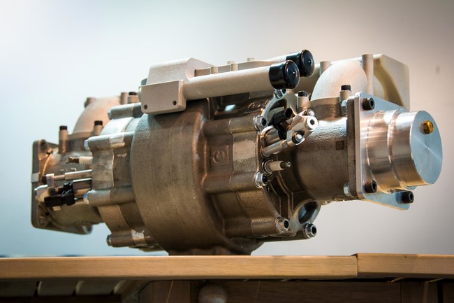 Крихітний однопоршневий водневий двигун Aquarius Engines 