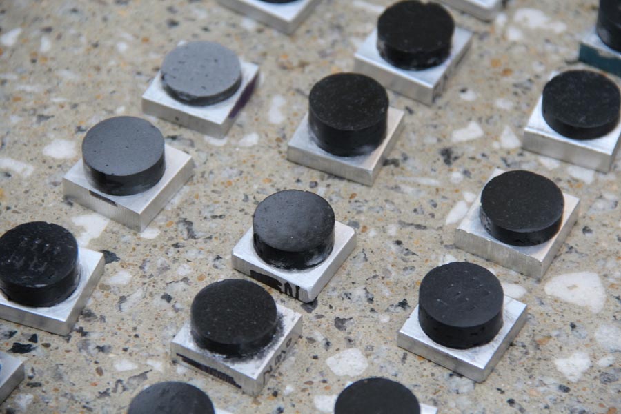 Електрифікація цементу нановуглецевою сажею: цемент, який проводить електроенергію та виробляє тепло 